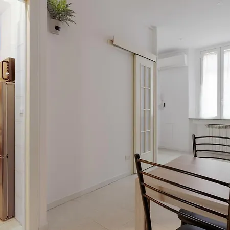 Famagosta M2 Subway Apartment Milan
